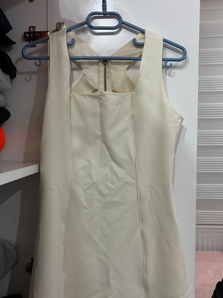 Beyaz Kolsuz Elbise - Görsel 2