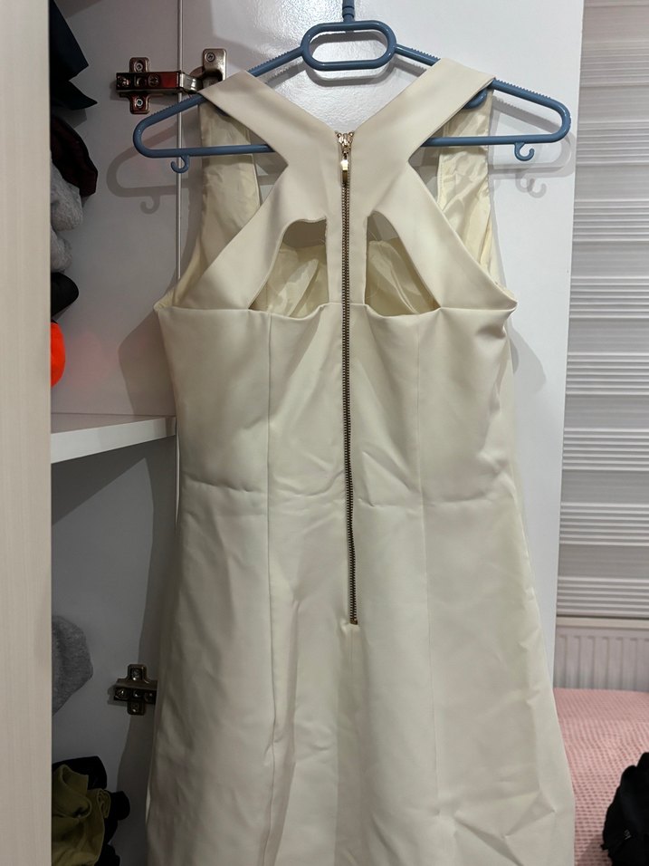 Beyaz Kolsuz Elbise - Görsel 4