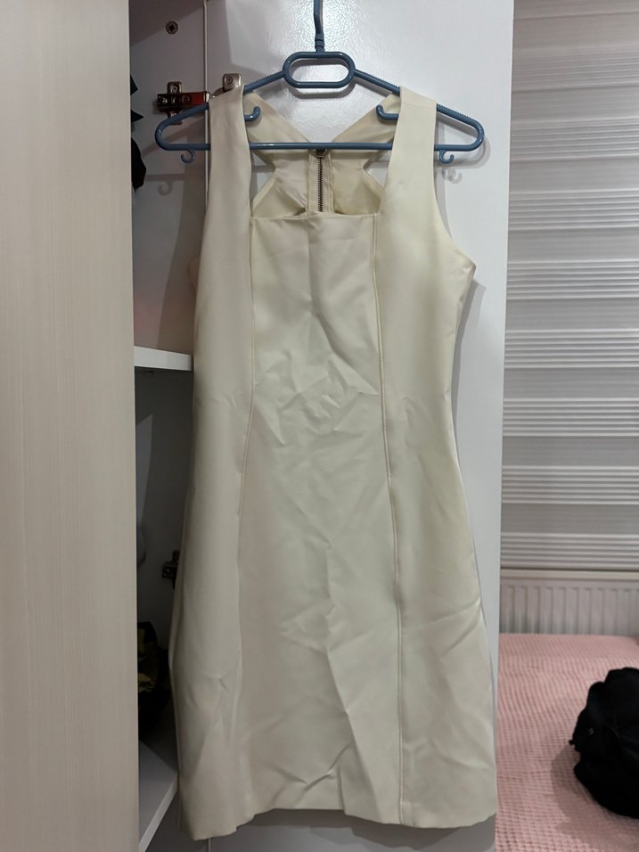 Beyaz Kolsuz Elbise - Görsel 3