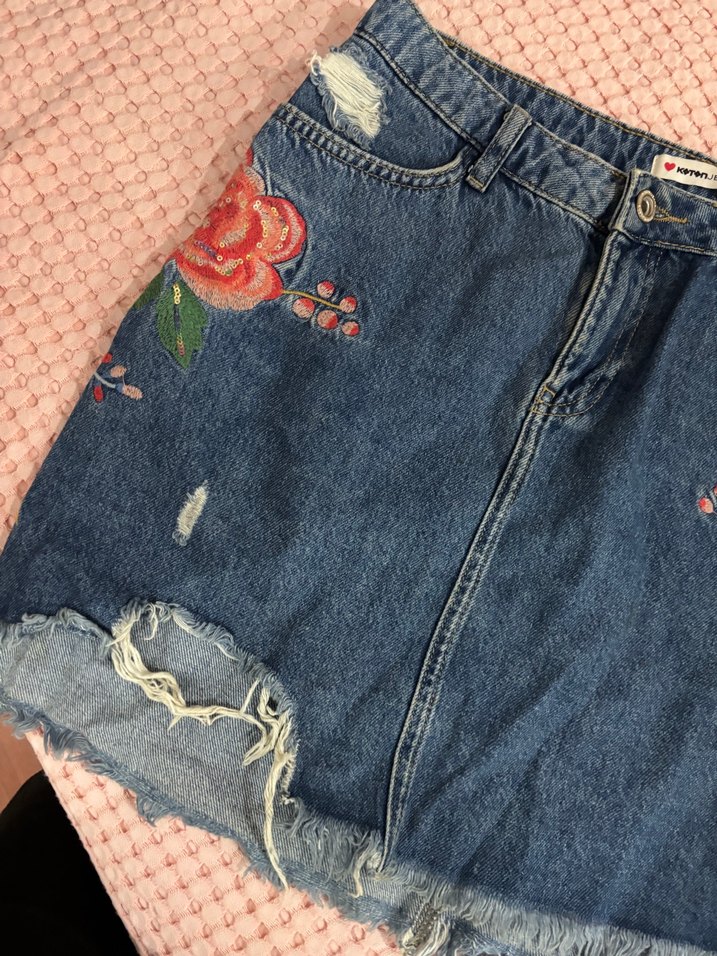 Nakışlı Düğmeli Mavi Denim Mini Etek - Görsel 3