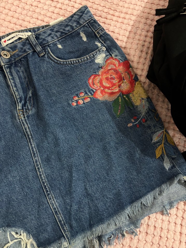 Nakışlı Düğmeli Mavi Denim Mini Etek - Görsel 4
