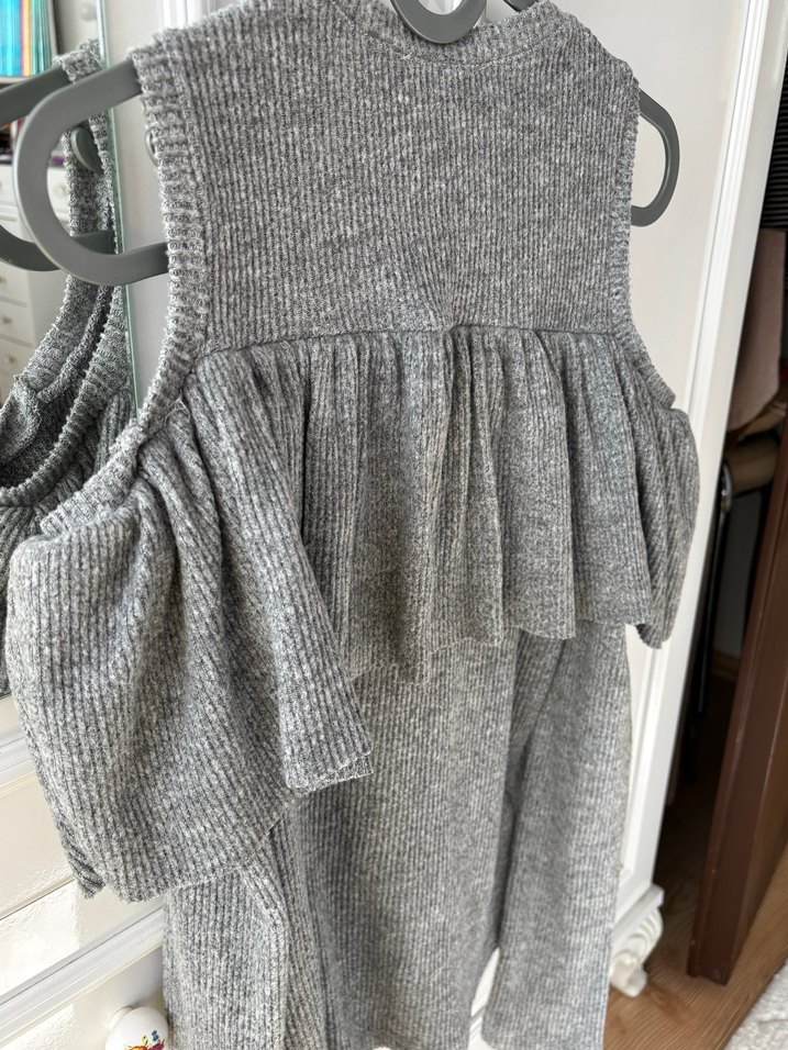 Gri Kolsuz Fırfırlı Triko Kadın Kazak - Görsel 3