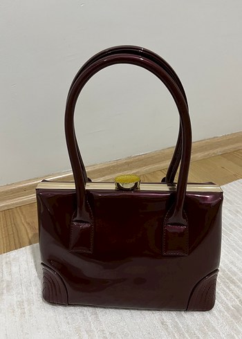 Zara Bordo Parlak Deri Tokalı Kadın Çanta