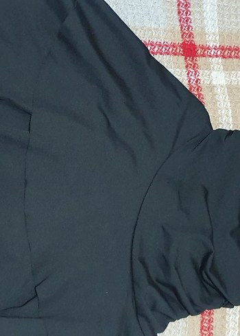 Siyah Yaka Kısa Kollu Midi Üst - Görsel 3