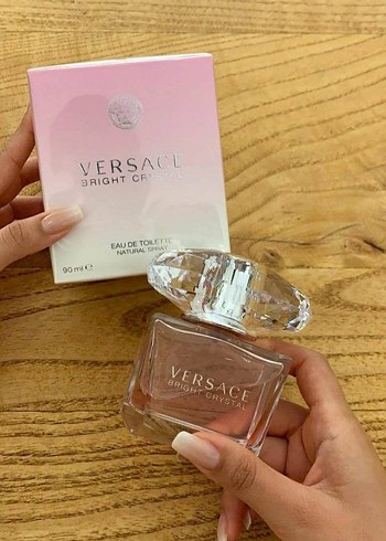 Versace Bright Crystal Kadın Parfümü 90 ml