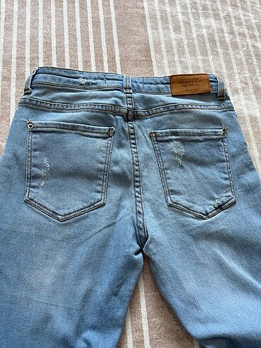 26 Beden mavi Renk Bershka İspanyol Paça Jean