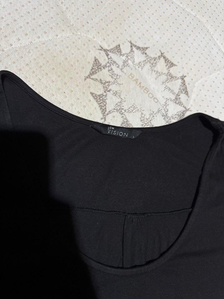 Siyah V Yaka Volanlı Hamile Bluzu - Görsel 2