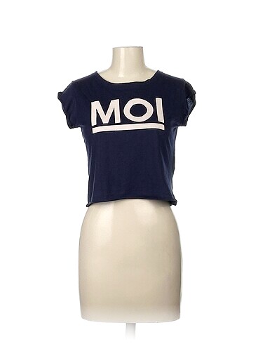 Pull and Bear T-shirt %70 İndirimli.