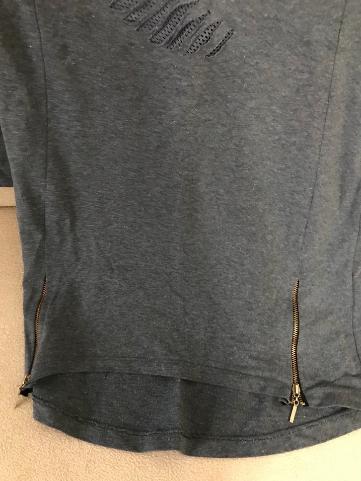 Gri, uzun kollu, cep fermuarlı kadın bluz - Görsel 3