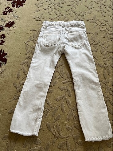 5 Yaş Beden Zara 4-5 yaş beyaz kot pantolon