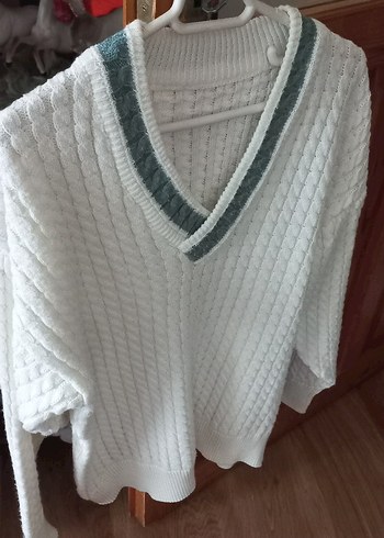 Beyaz Slim Fit V Yaka Saç Òrgülü Erkek Triko Kazak