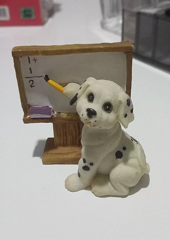 Antikalık, beyaz Dalmaçyalı Köpek Figürü