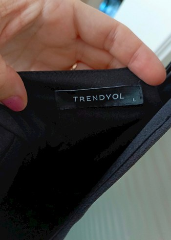 Trendyol & Milla Siyah V Yaka Midi İnce Askılı Elbise