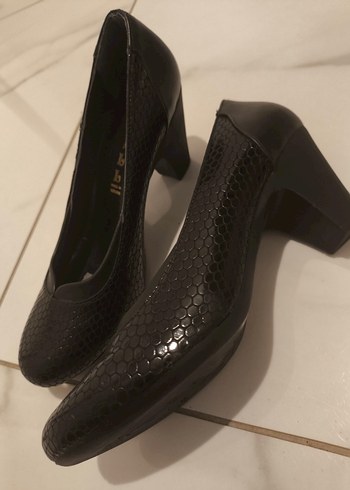 Siyah Yılan Desenli Tokalı Stiletto - Görsel 3