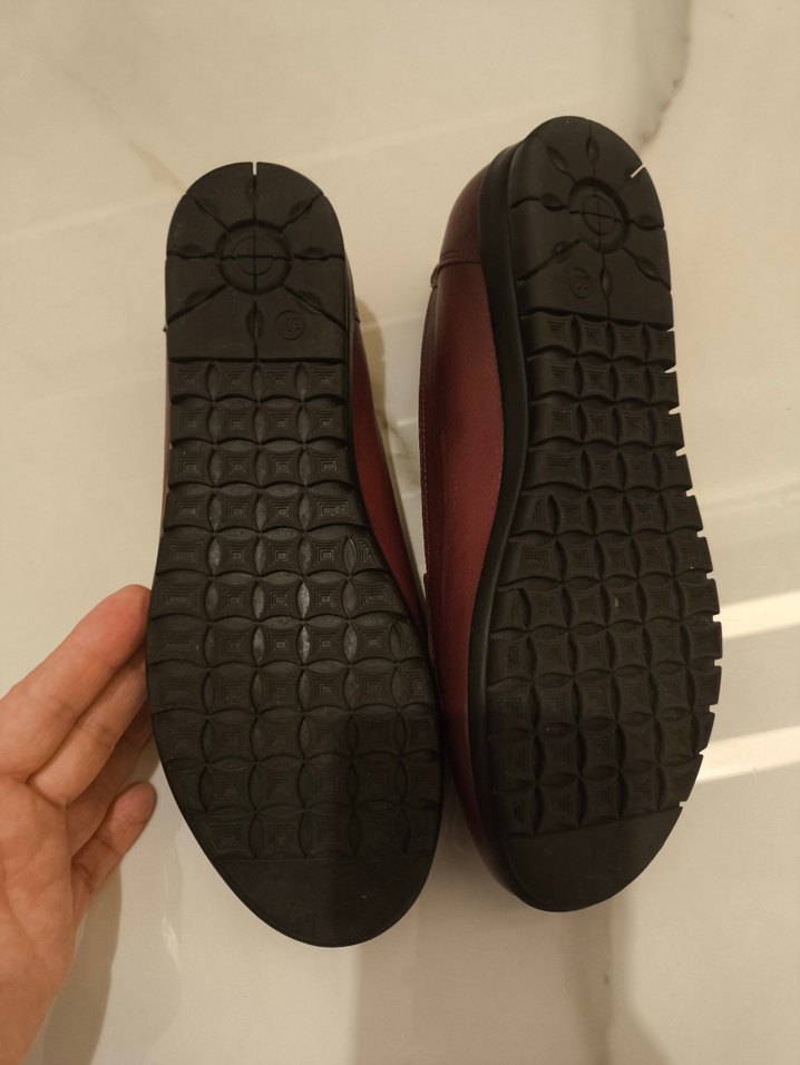 Deri Kadın ve Ayakkabı - Görsel 3