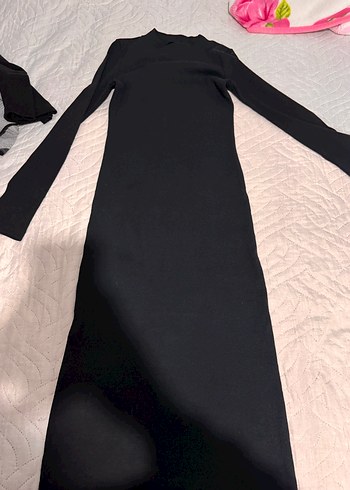 Siyah Yırtmaçlı Uzun Kollu Dar Kesim Elbise - Görsel 3