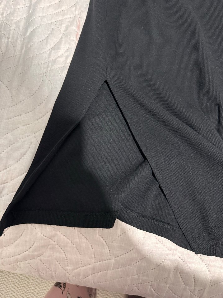 Siyah Yırtmaçlı Uzun Kollu Dar Kesim Elbise - Görsel 2