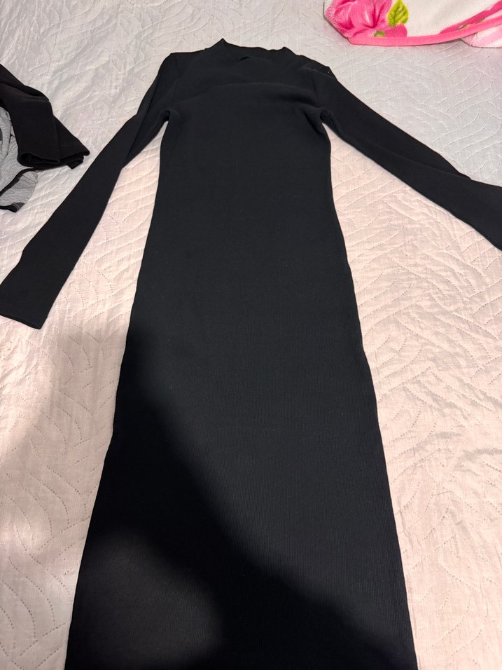 Siyah Yırtmaçlı Uzun Kollu Dar Kesim Elbise - Görsel 3