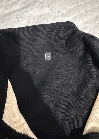 Düğmeli Siyah-Beyaz Pamuklu tişört - Görsel 3