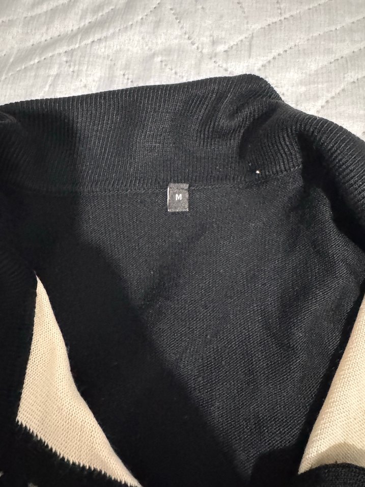 Düğmeli Siyah-Beyaz Pamuklu tişört - Görsel 3