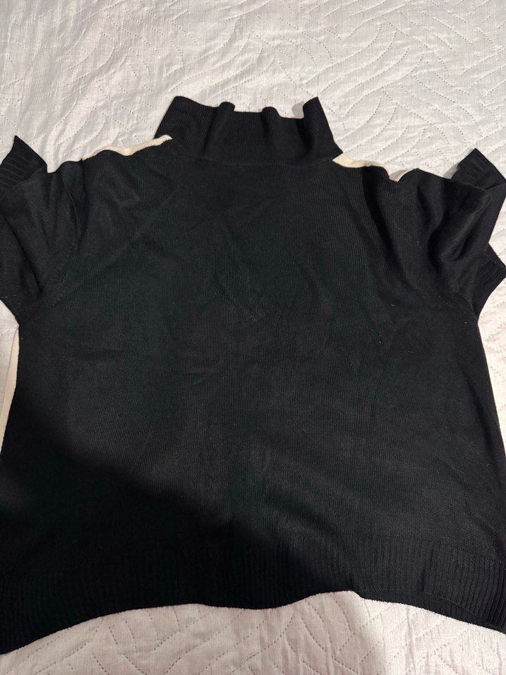 Düğmeli Siyah-Beyaz Pamuklu tişört - Görsel 2