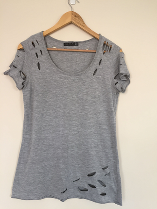 Yırtık t-Shirt 