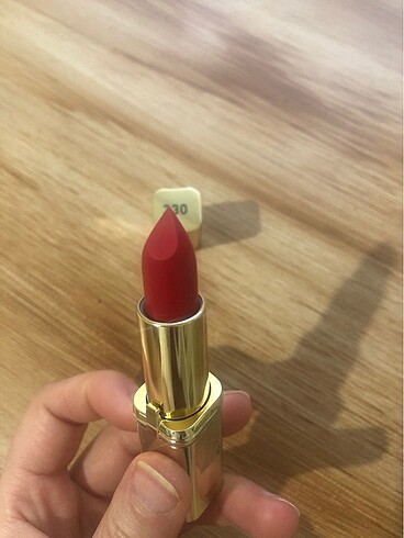 Loreal Paris Ruj-330 color riche -mat kırmızı