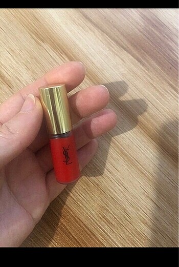 Yves Saint Laurent mini kırmızı likit ruj