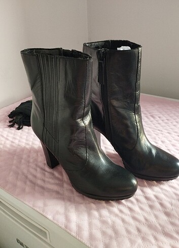 Nine West Nine West bot