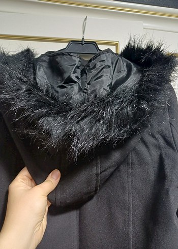 Siyah Diz boy Kadın Kürklü Kapüşonlu Kaşe - Görsel 5