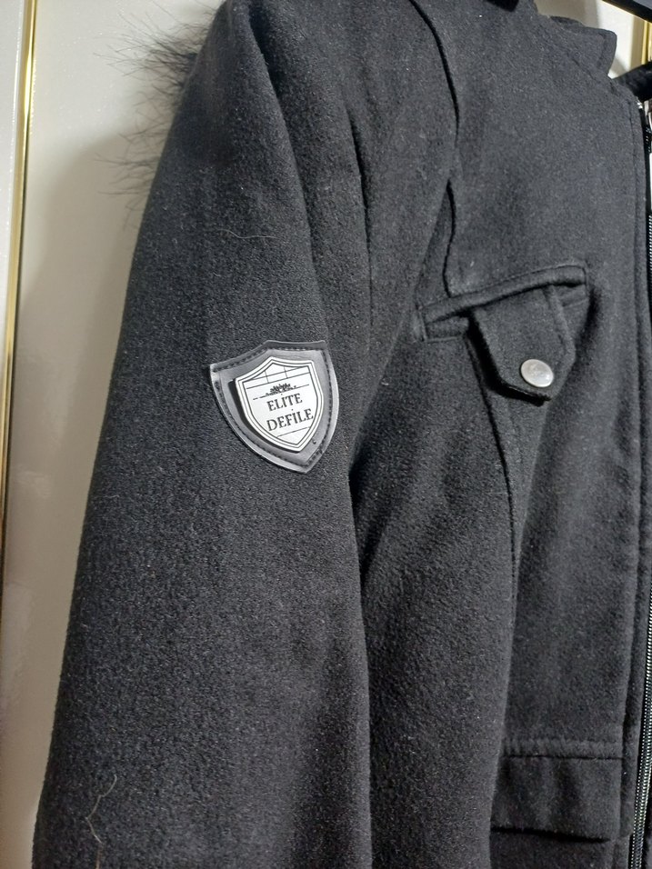 Siyah Diz boy Kadın Kürklü Kapüşonlu Kaşe - Görsel 2