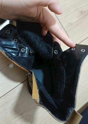 Kahverengi Deri Nakışlı Kadın Bot - Görsel 7