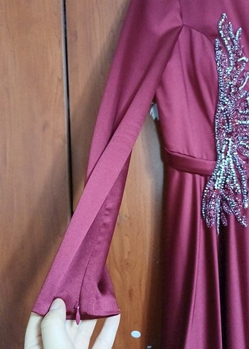 Uzun Kollu bordo İşlemeli Abiye Elbise - Görsel 4