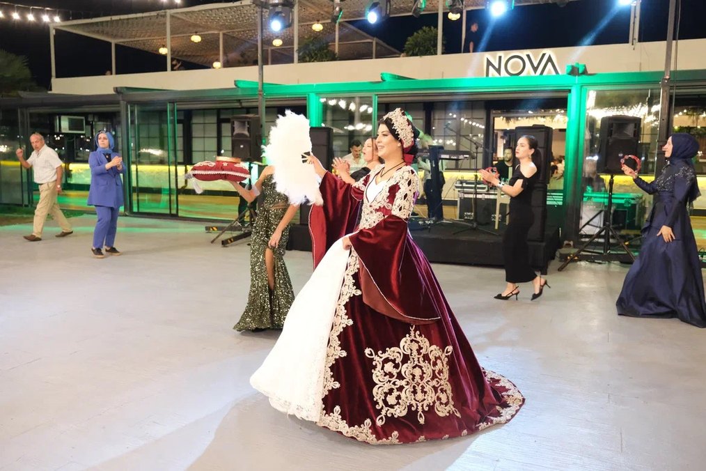 Bordo Kadife Kadın Bindallı Gelinlik - Görsel 4