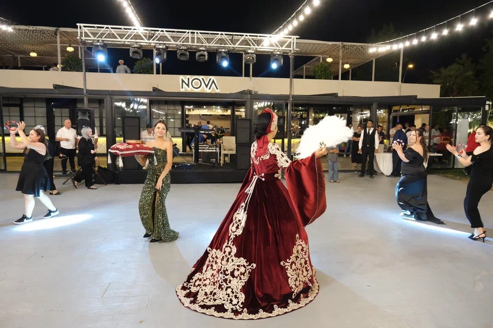 Bordo Kadife Kadın Bindallı Gelinlik - Görsel 3