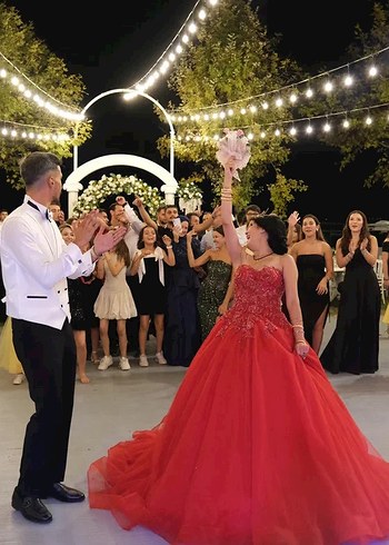 Kırmızı Parlak Straplez Uzun Kına Abiye Elbise - Görsel 6