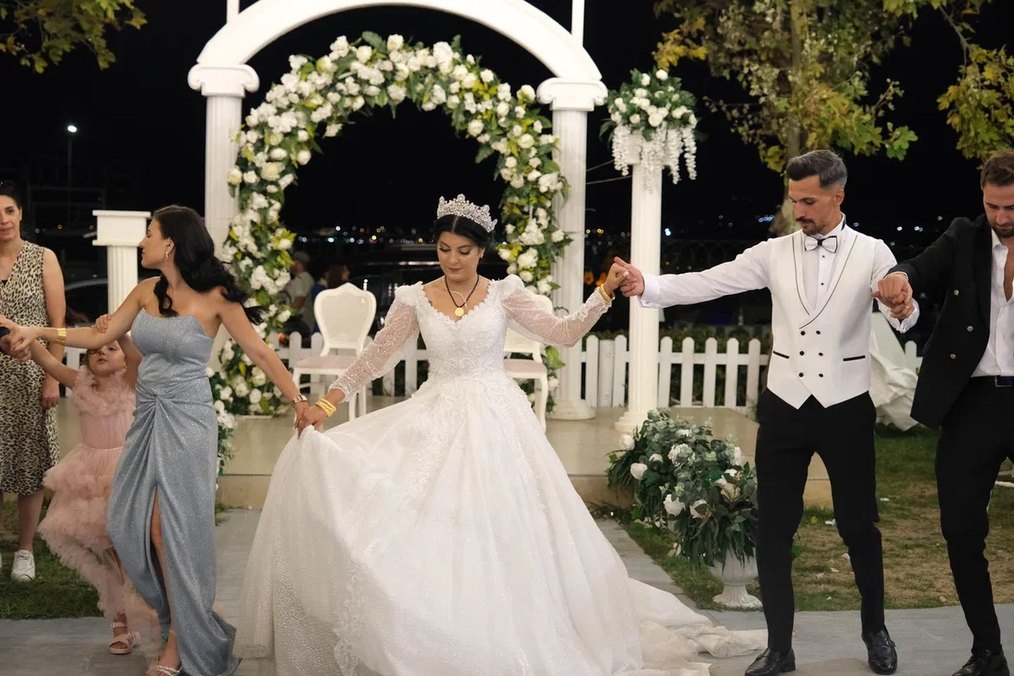 Uzun Kollu Beyaz Prenses Gelinlik - Görsel 3