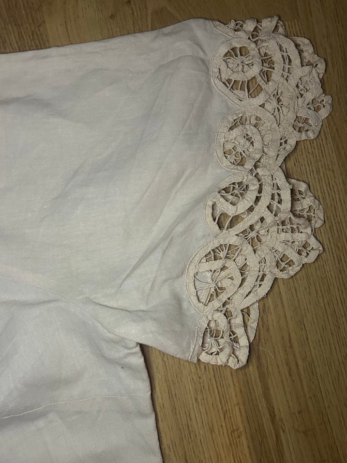 Kısa Kollu açık yavruağzı Bluz Dantel Detaylı - Görsel 4