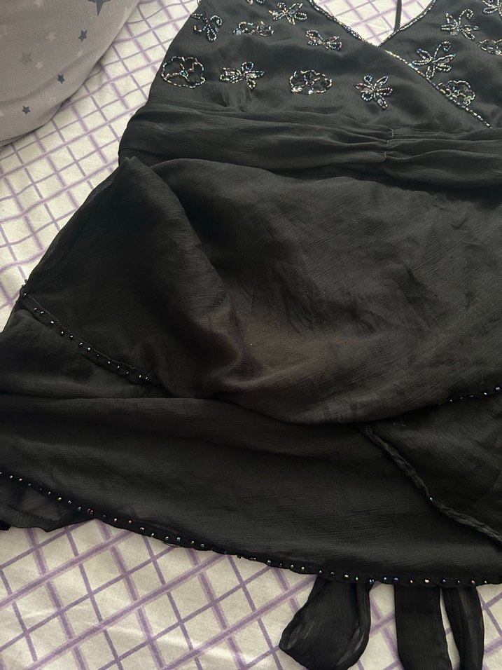 Boyundan bağlamalı boncuk işlemeli bluz - Görsel 4