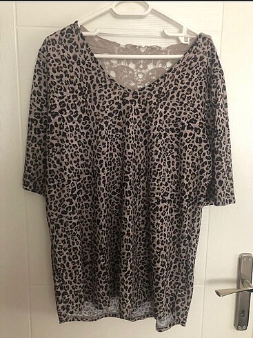 Marks&Spencer Bluz leoparlı sırtı dantel