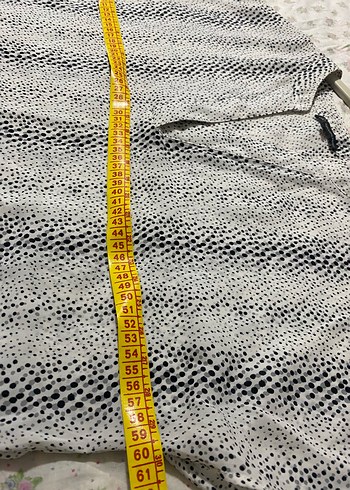 Düğmeli V Yaka Yılan Desenli Keten Bluz - Görsel 5