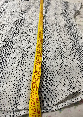 Düğmeli V Yaka Yılan Desenli Keten Bluz - Görsel 4