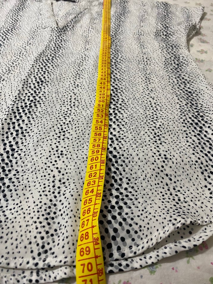 Düğmeli V Yaka Yılan Desenli Keten Bluz - Görsel 4