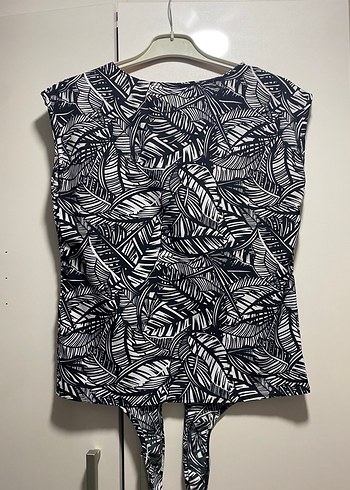 Desenli V Yaka Kolsuz Kadın Bluz - Görsel 3