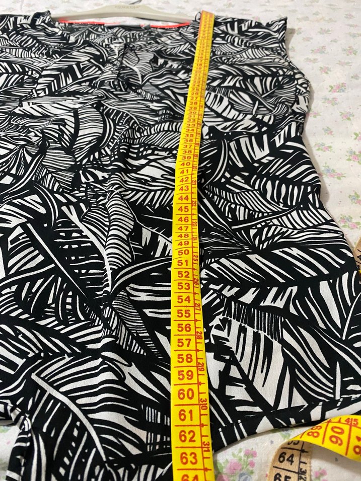 Desenli V Yaka Kolsuz Kadın Bluz - Görsel 5