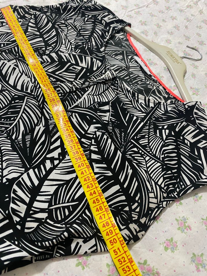 Desenli V Yaka Kolsuz Kadın Bluz - Görsel 4