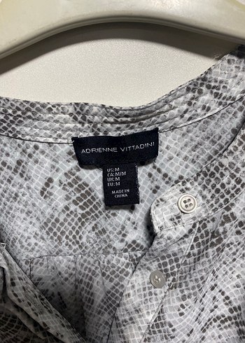 Gri Yılan Desenli Kısa Kollu Kadın Bluz - Görsel 3