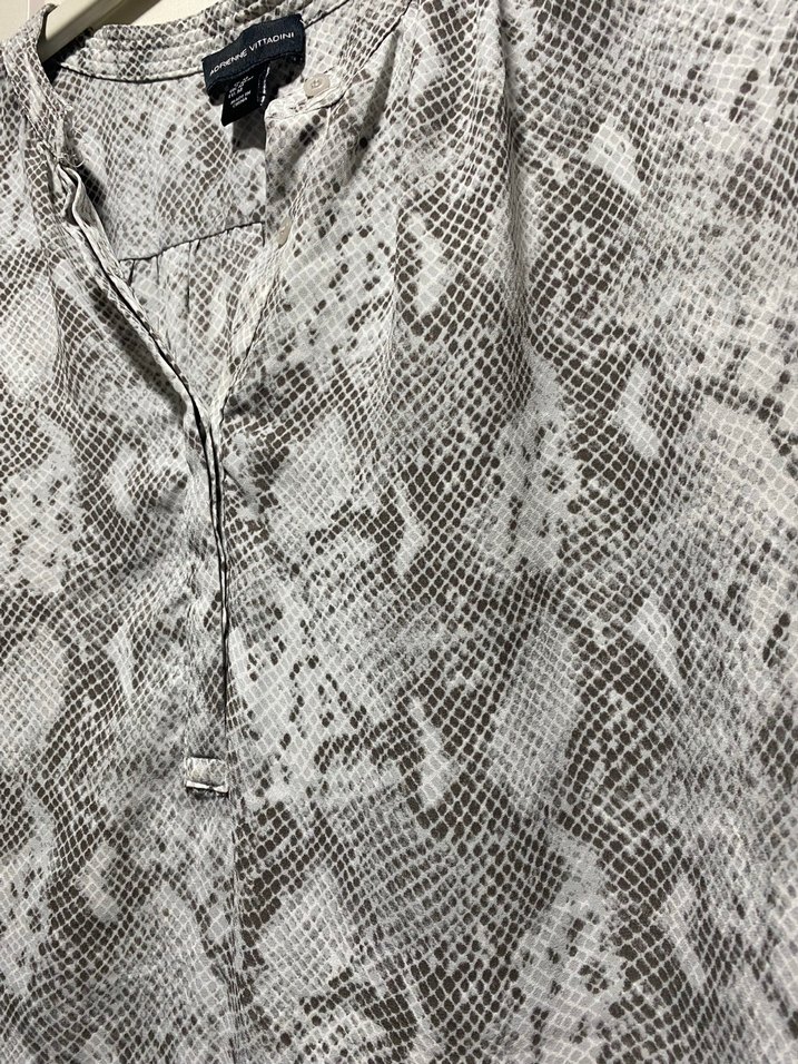 Gri Yılan Desenli Kısa Kollu Kadın Bluz - Görsel 2