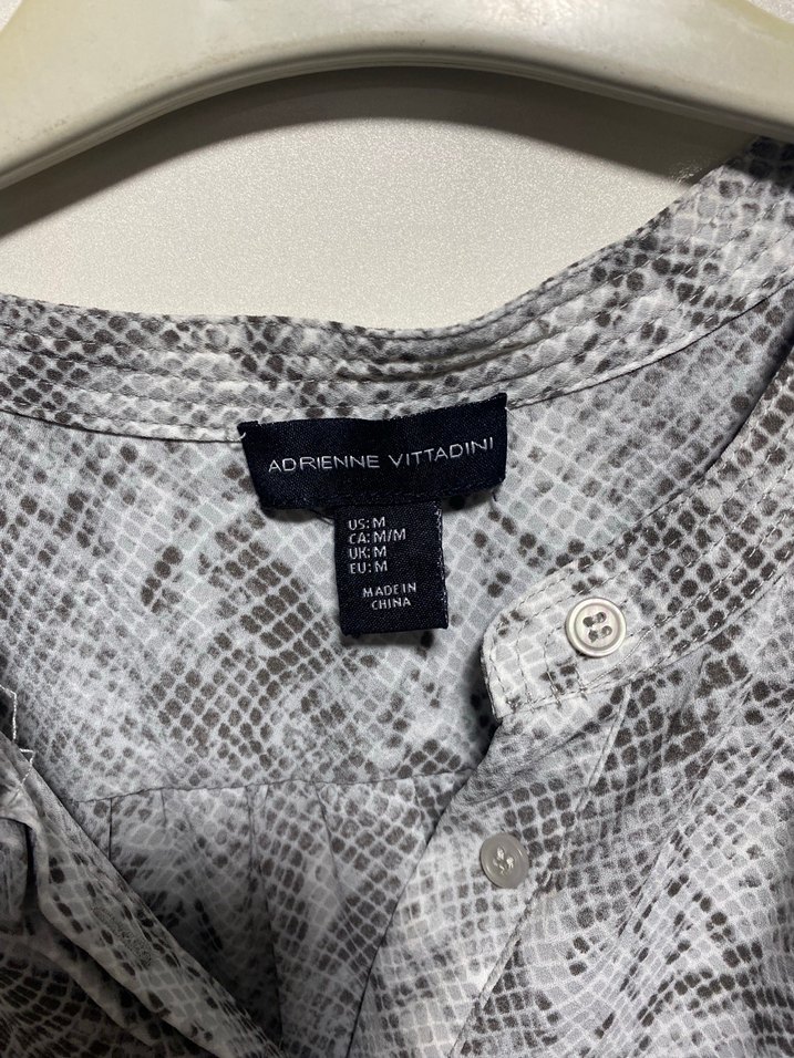 Gri Yılan Desenli Kısa Kollu Kadın Bluz - Görsel 3