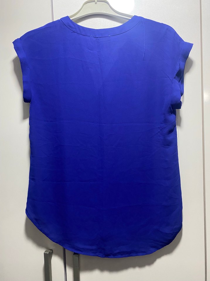 Mavi V Yaka Kısa Kollu Salaş Bluz - Görsel 3